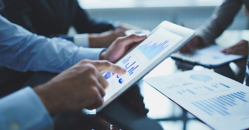 close-up-businessman-with-digital-tablet